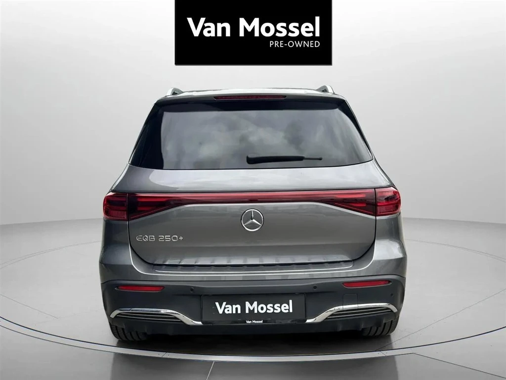 Mercedes-Benz-EQB-image-5