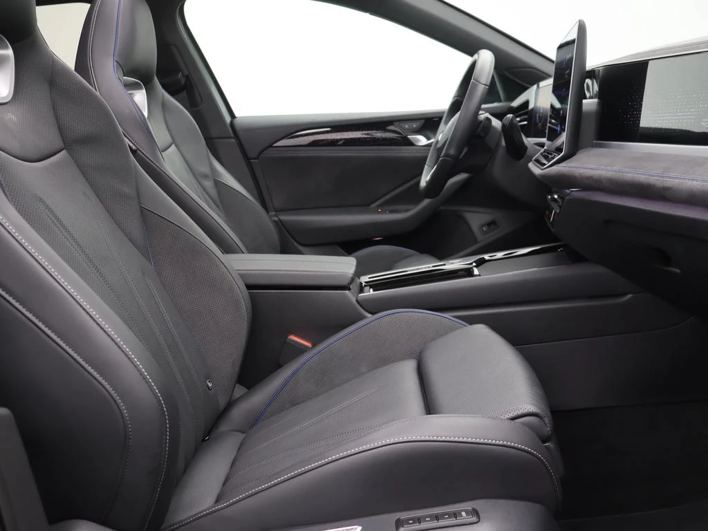 Volkswagen-Passat-image-10