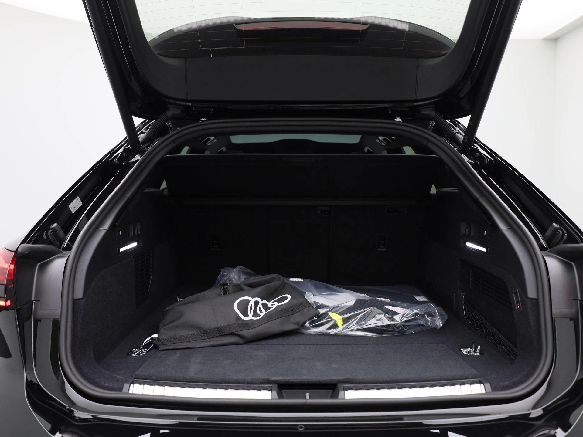 Audi A6 Avant 2.0 e-hybrid quattro S edition 299 PK