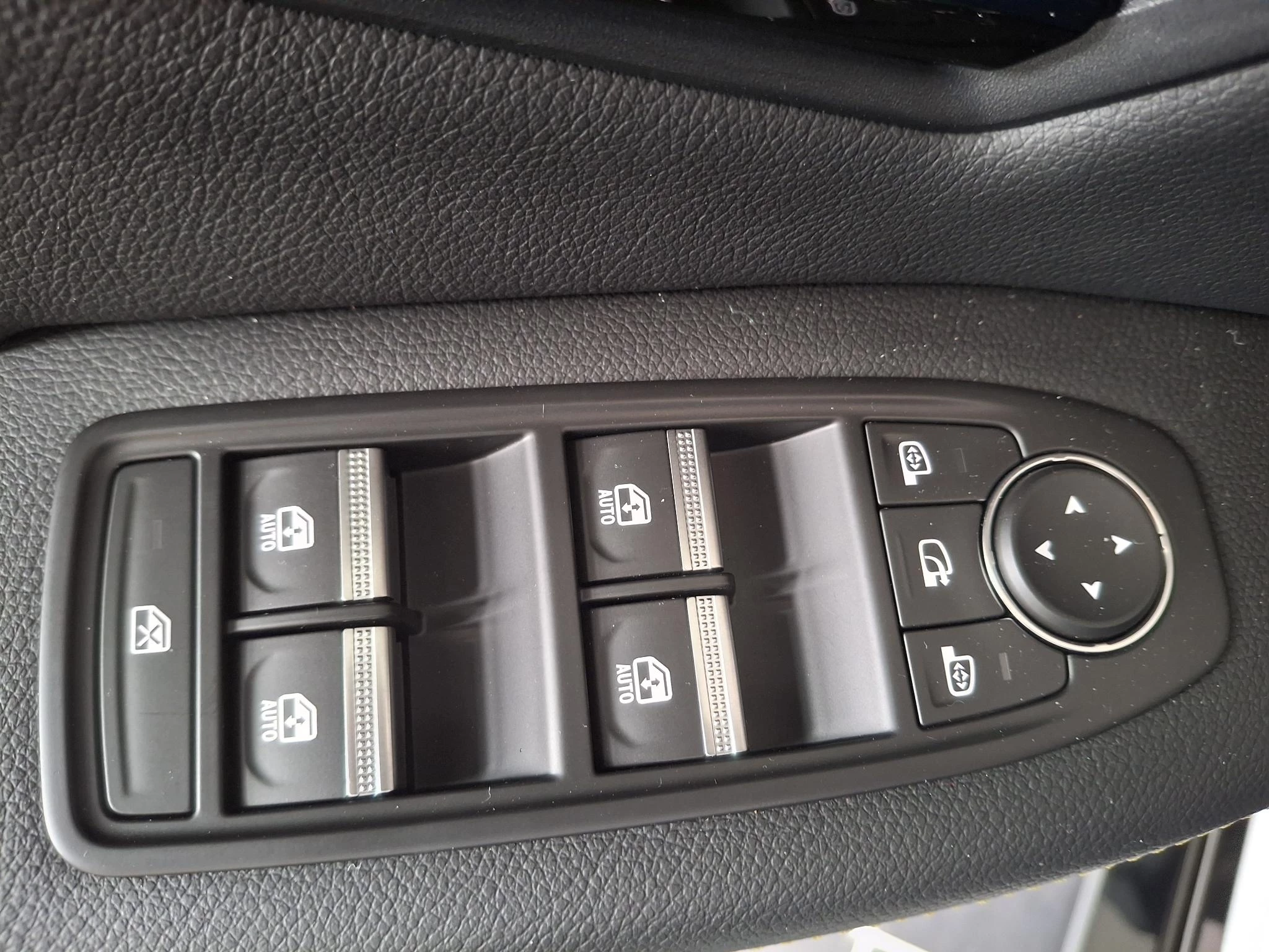 Renault-Megane E-Tech-image-11