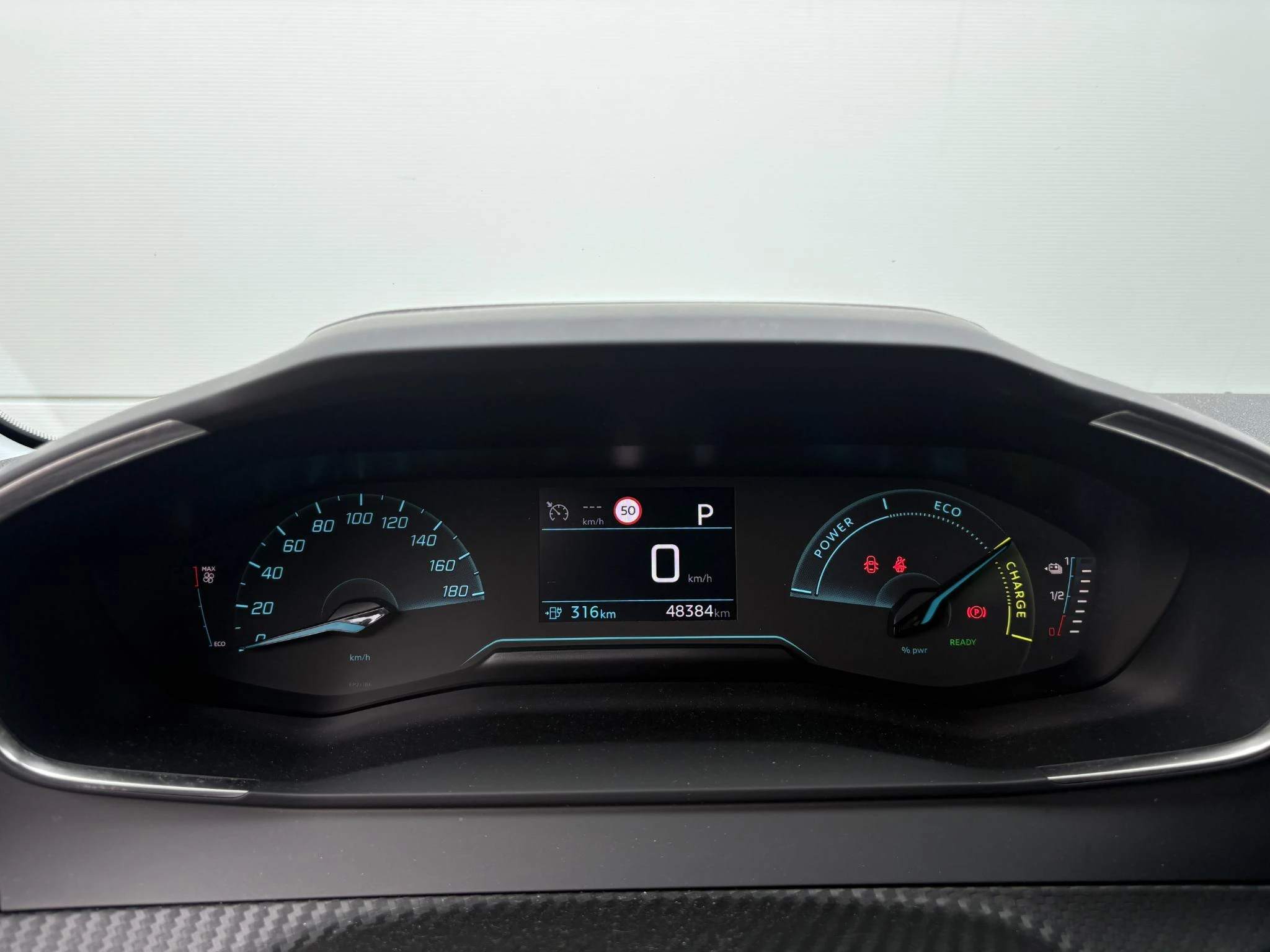 Peugeot-e-208-image-12