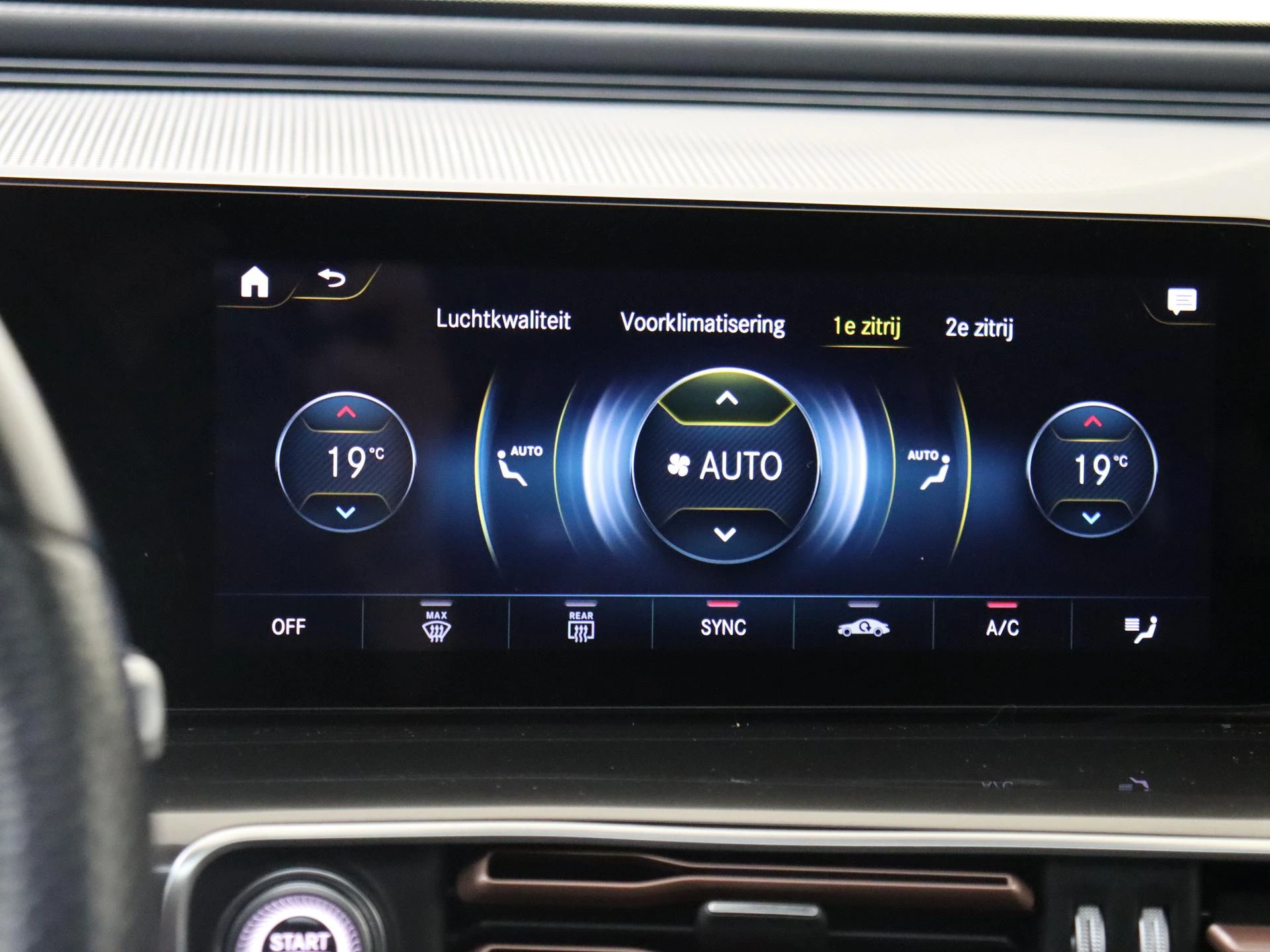 Mercedes-Benz-EQC-image-18