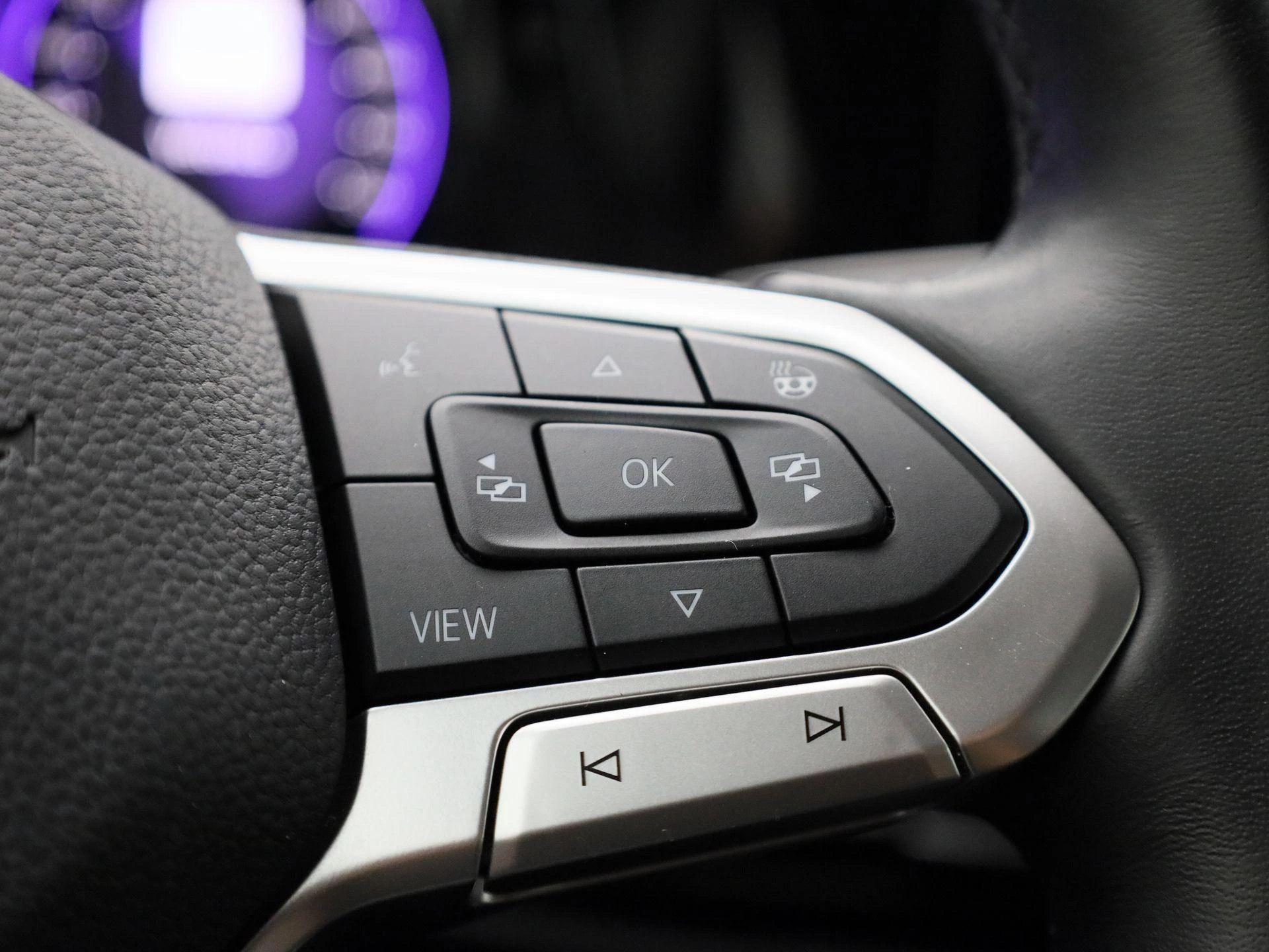 Volkswagen-Golf-image-23