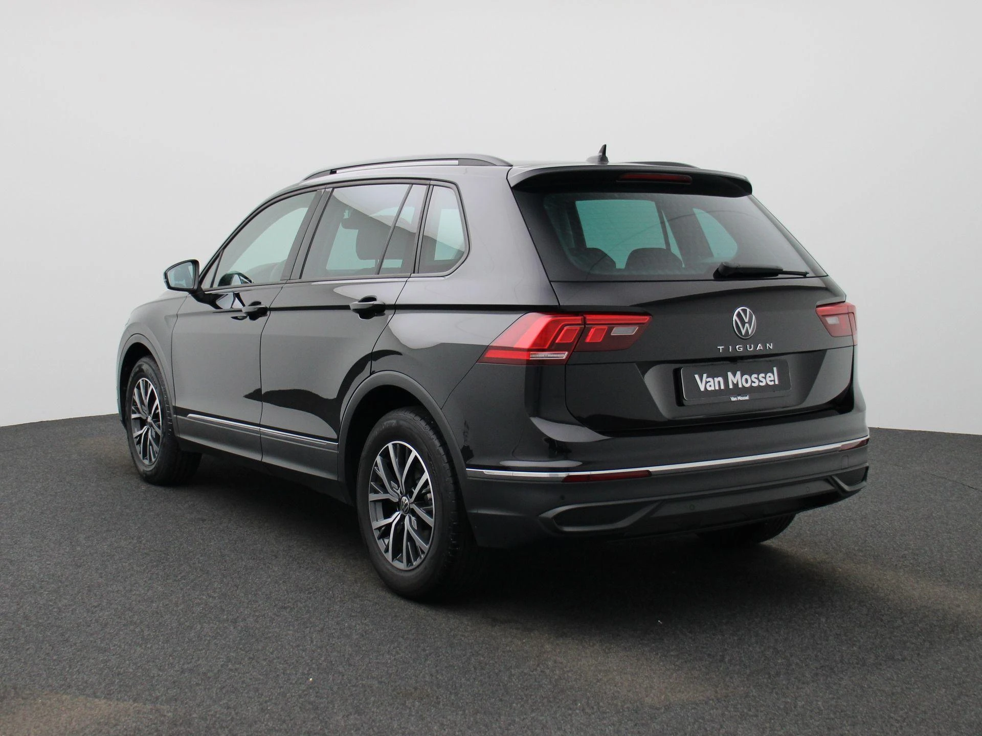 Volkswagen-Tiguan-image-1