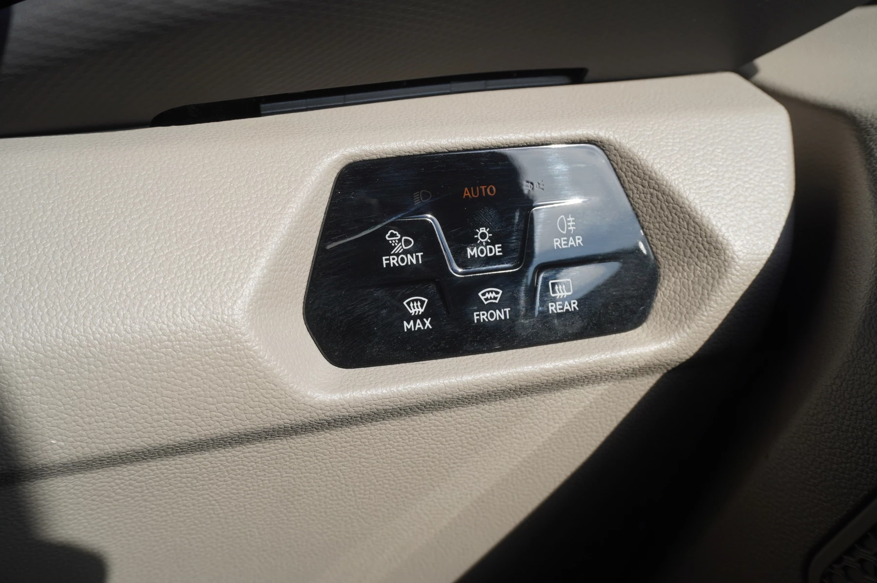 Volkswagen-Multivan-image-57