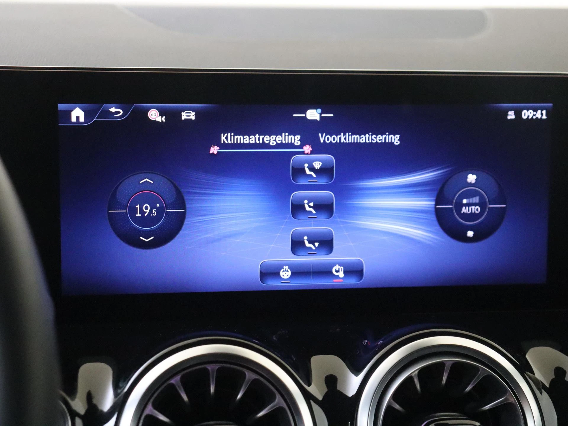 Mercedes-Benz-GLA-image-17