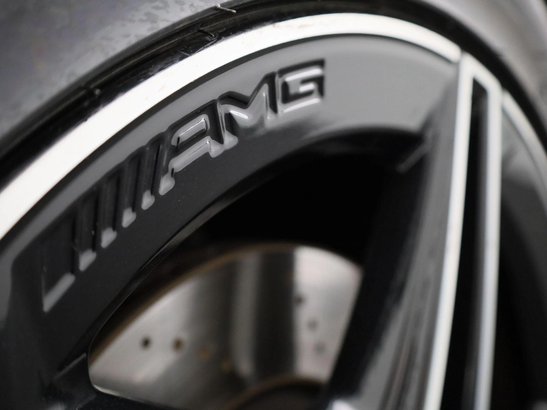 Mercedes-Benz-GLA-image-14