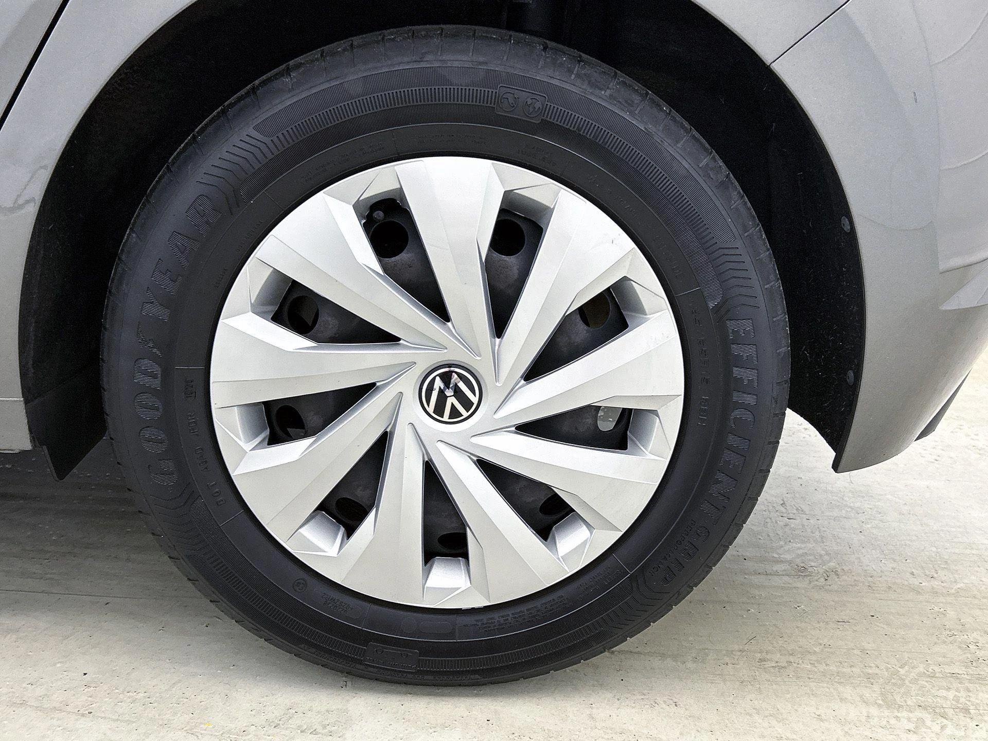 Volkswagen-Polo-image-34