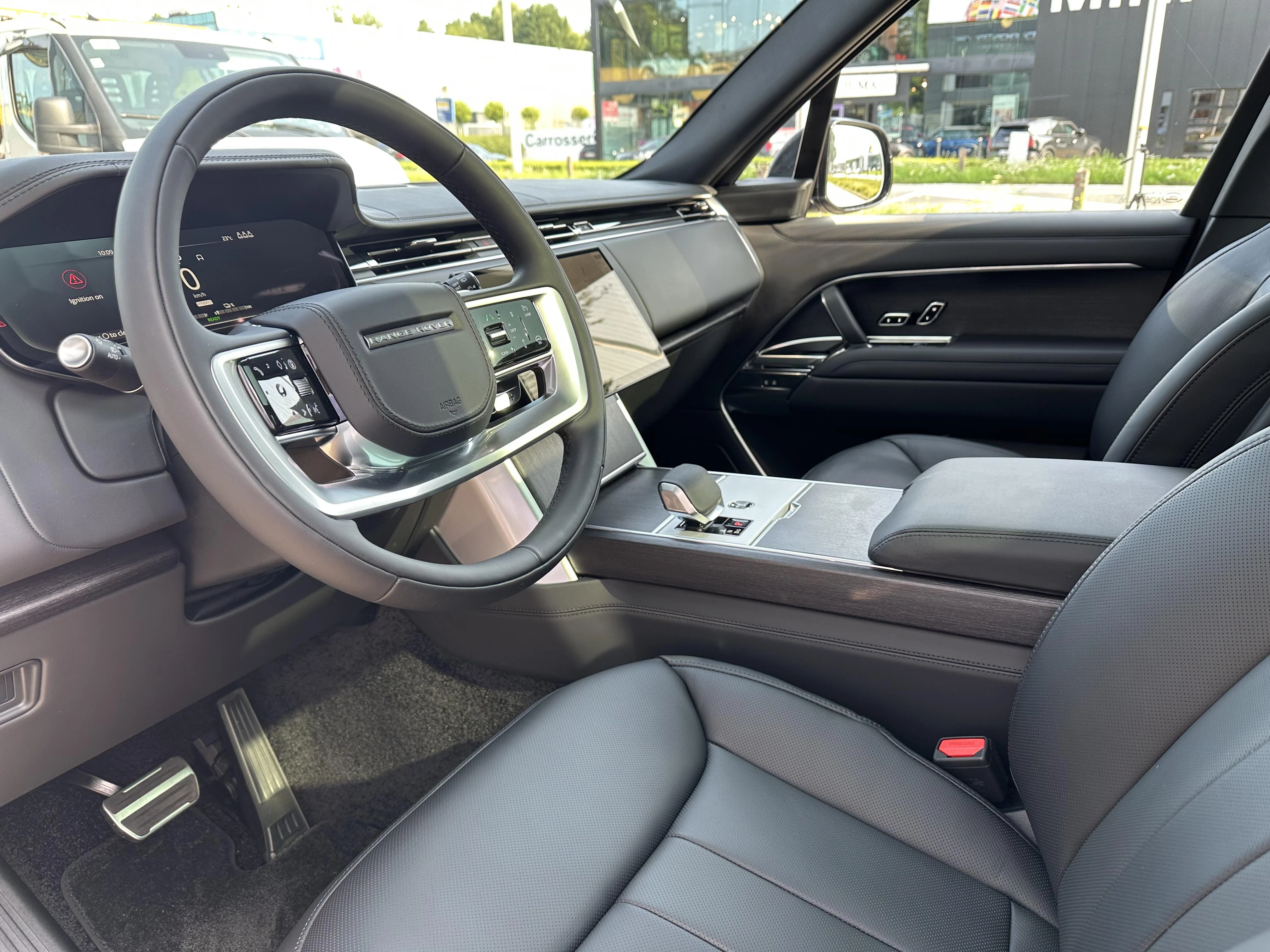 Land Rover-Range Rover-image-19