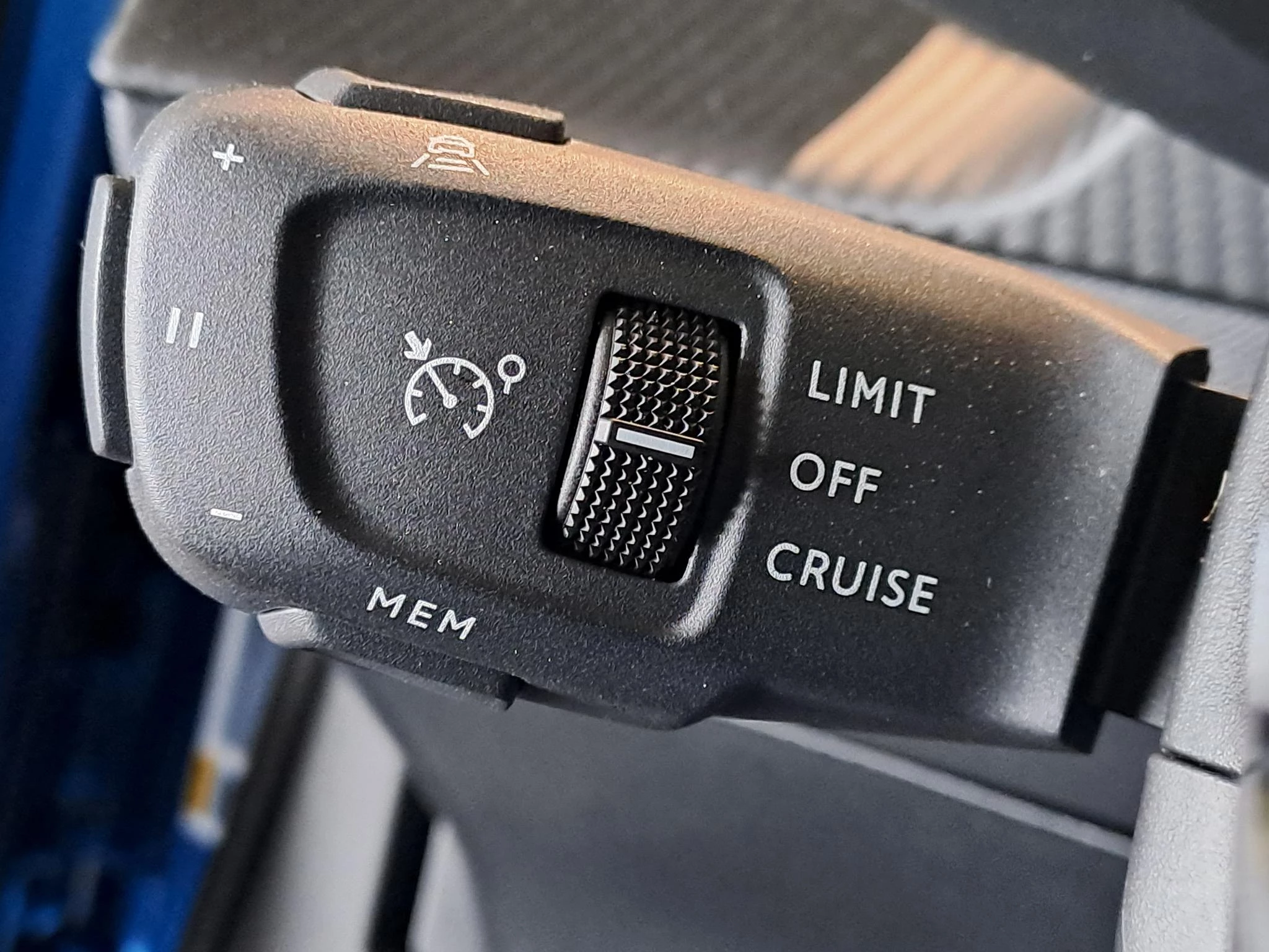 Peugeot-e-2008-image-17