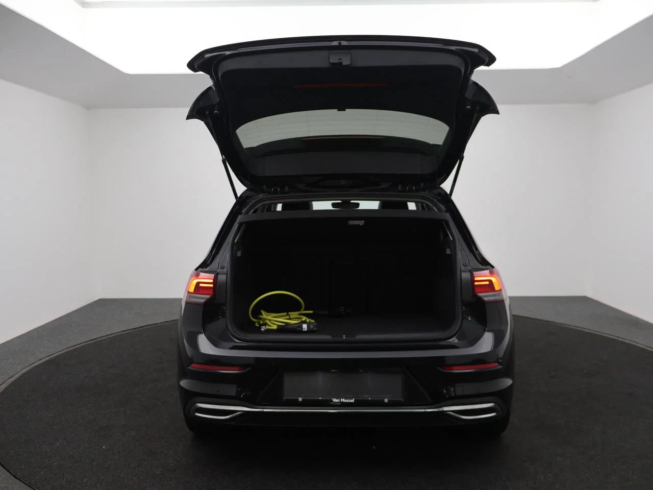 Volkswagen-Golf-image-24