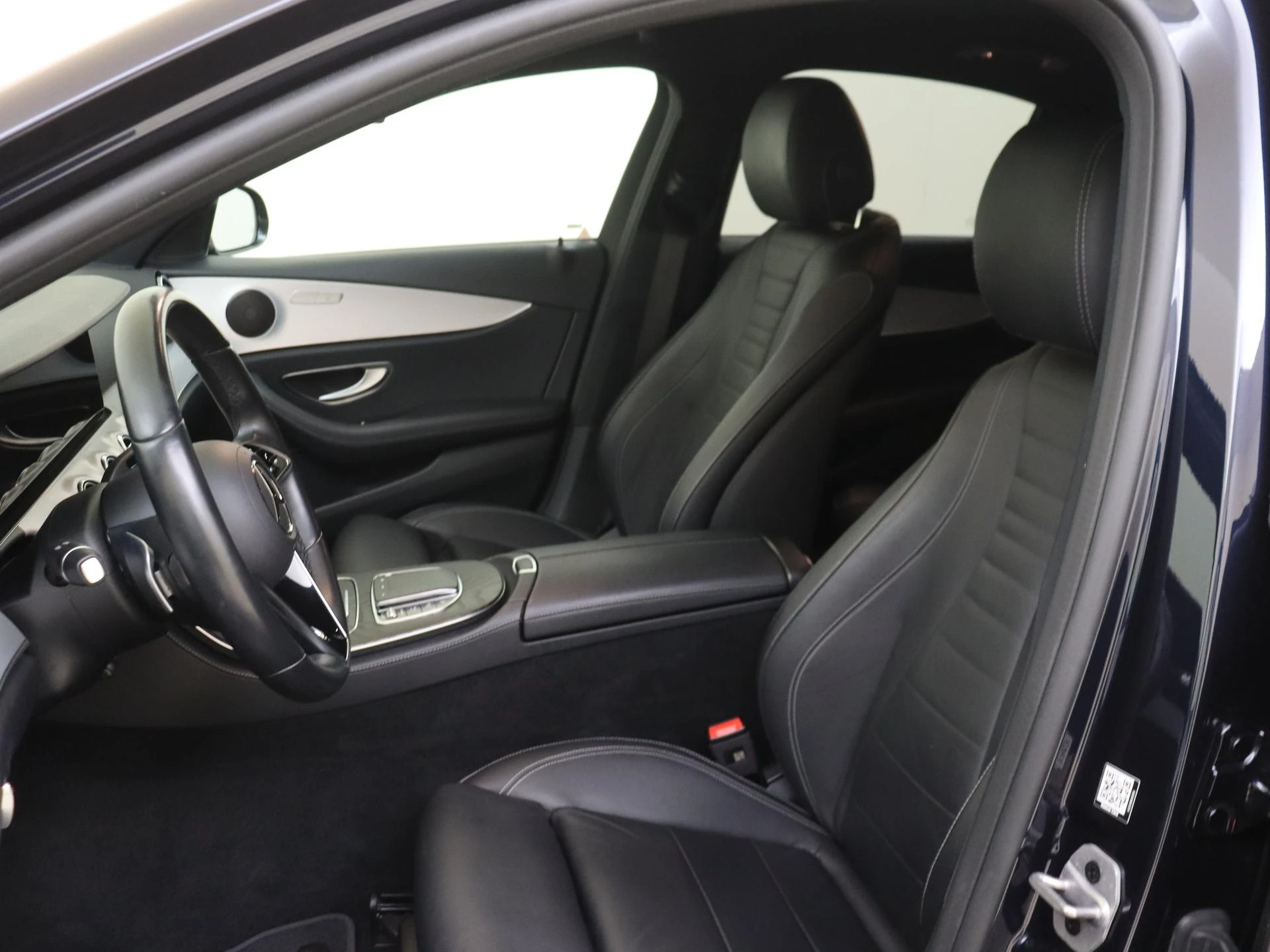 Mercedes-Benz-E-Klasse-image-14