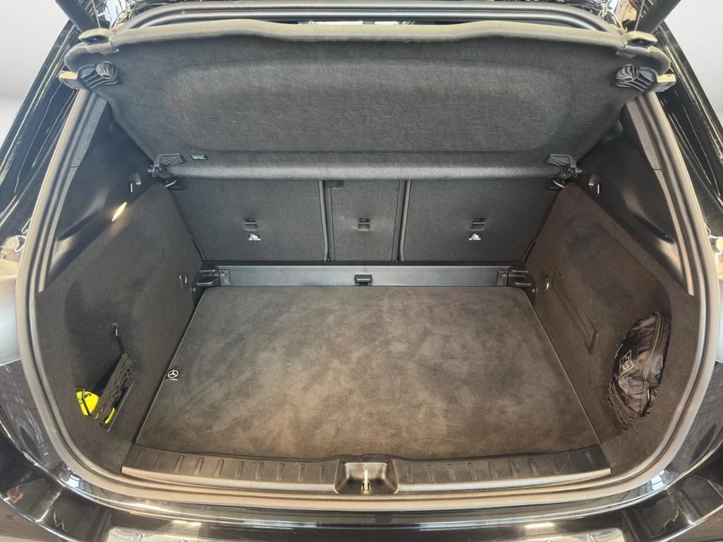 Mercedes-Benz-GLA 200 d-image-11