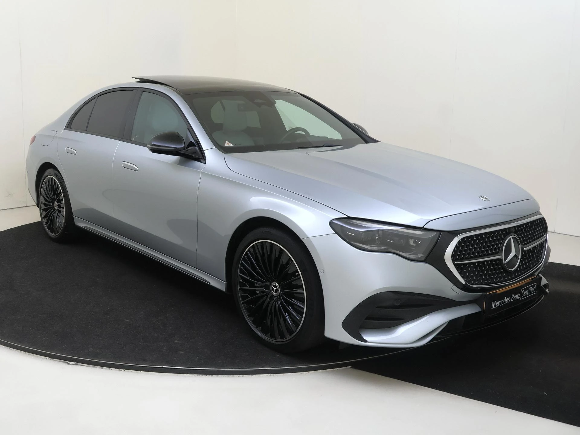 Mercedes-Benz-E-Klasse-image-1