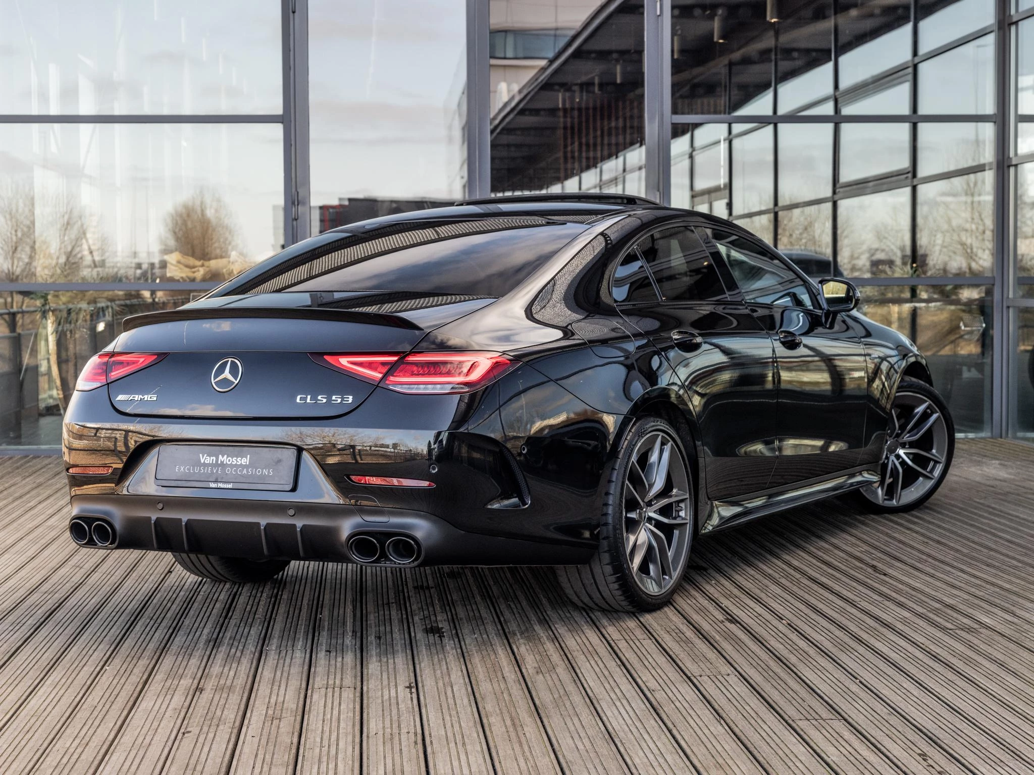 Mercedes-Benz-CLS-image-1