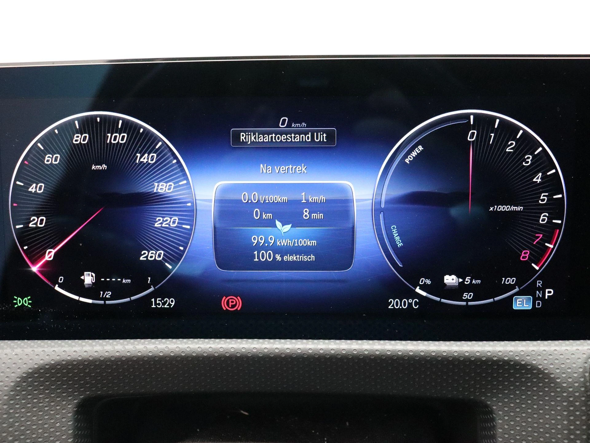 Mercedes-Benz-CLA-image-22
