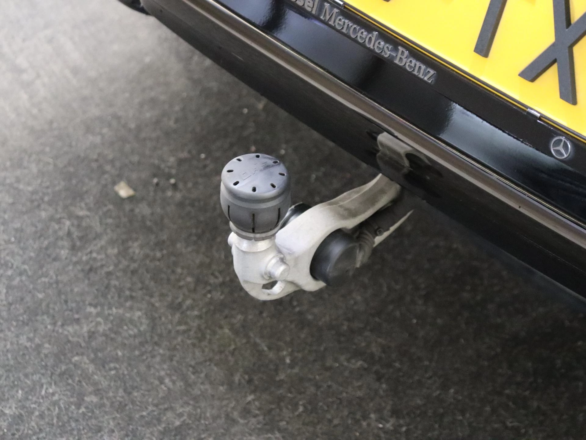 Mercedes-Benz-EQS-image-32