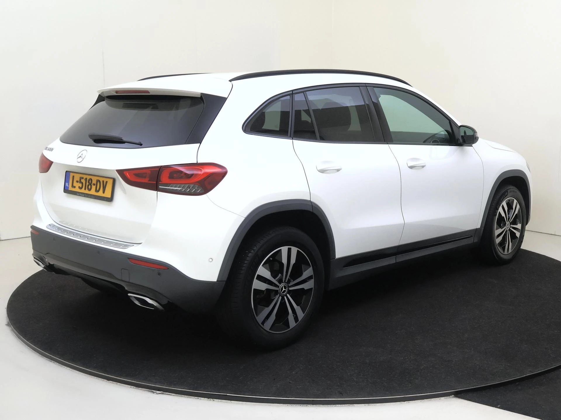 Mercedes-Benz-GLA-image-3