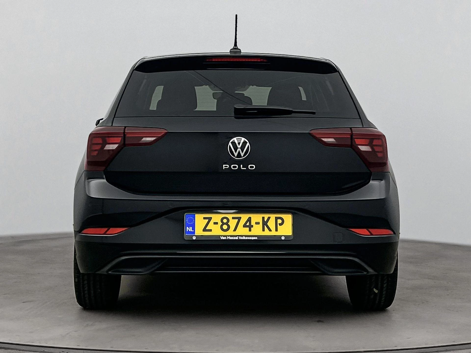 Volkswagen-Polo-image-2