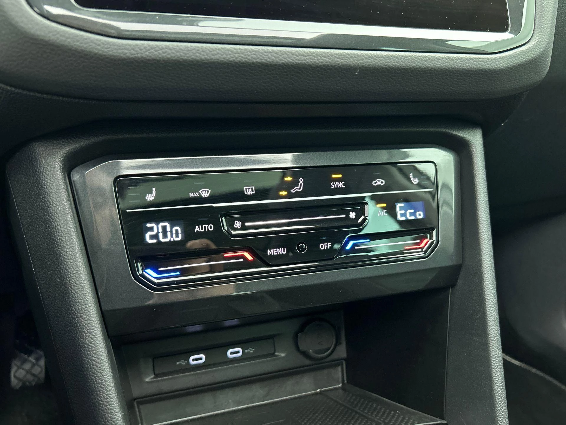 Volkswagen-Tiguan-image-18