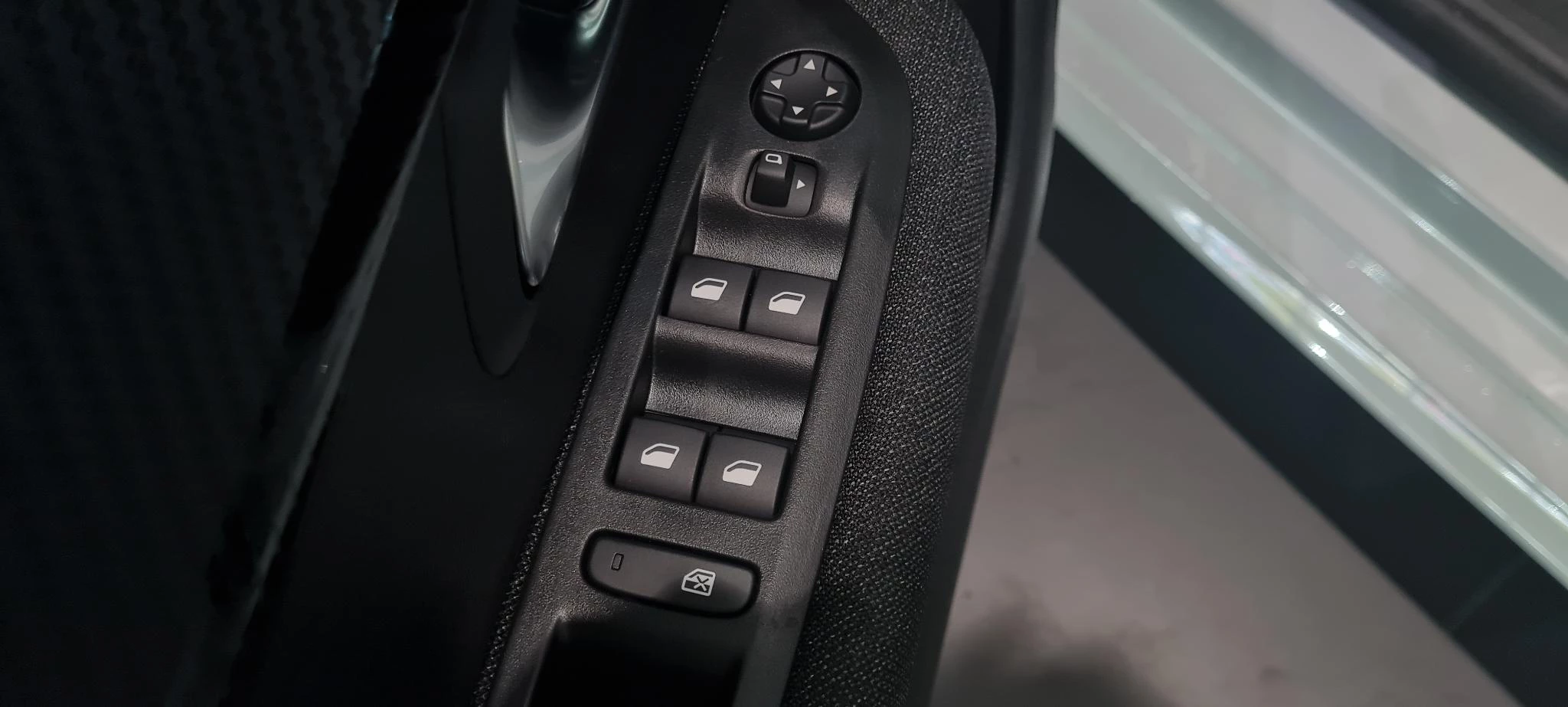 Peugeot-208-image-12