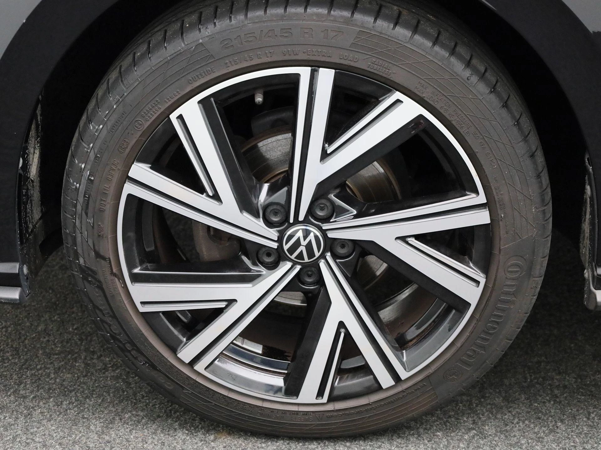 Volkswagen-Polo-image-12