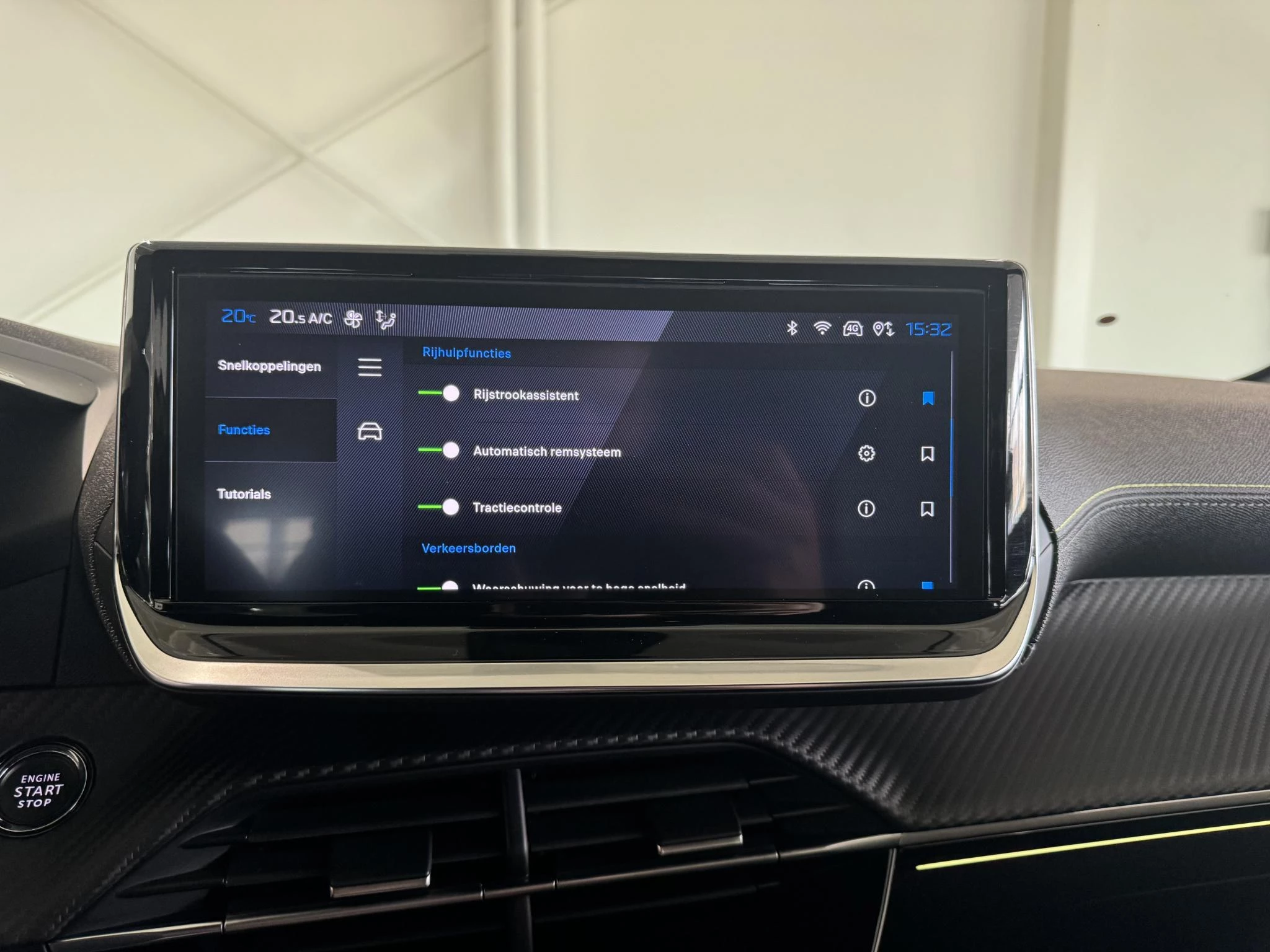 Peugeot-e-208-image-30