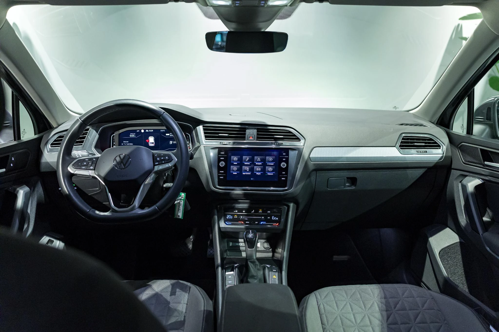 Volkswagen-Tiguan-image-10