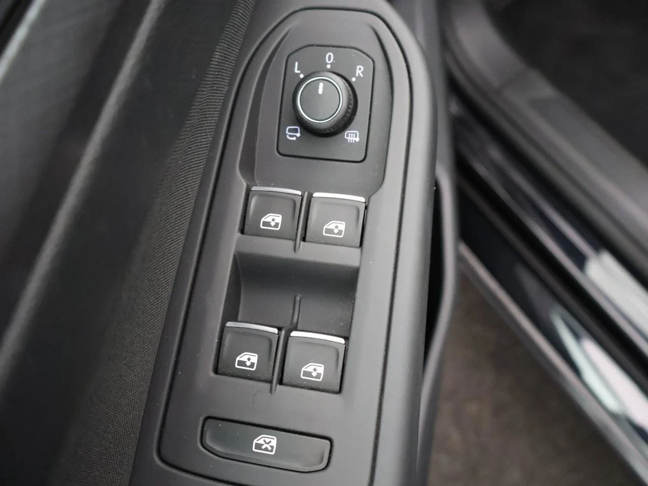 Volkswagen-Golf-image-4