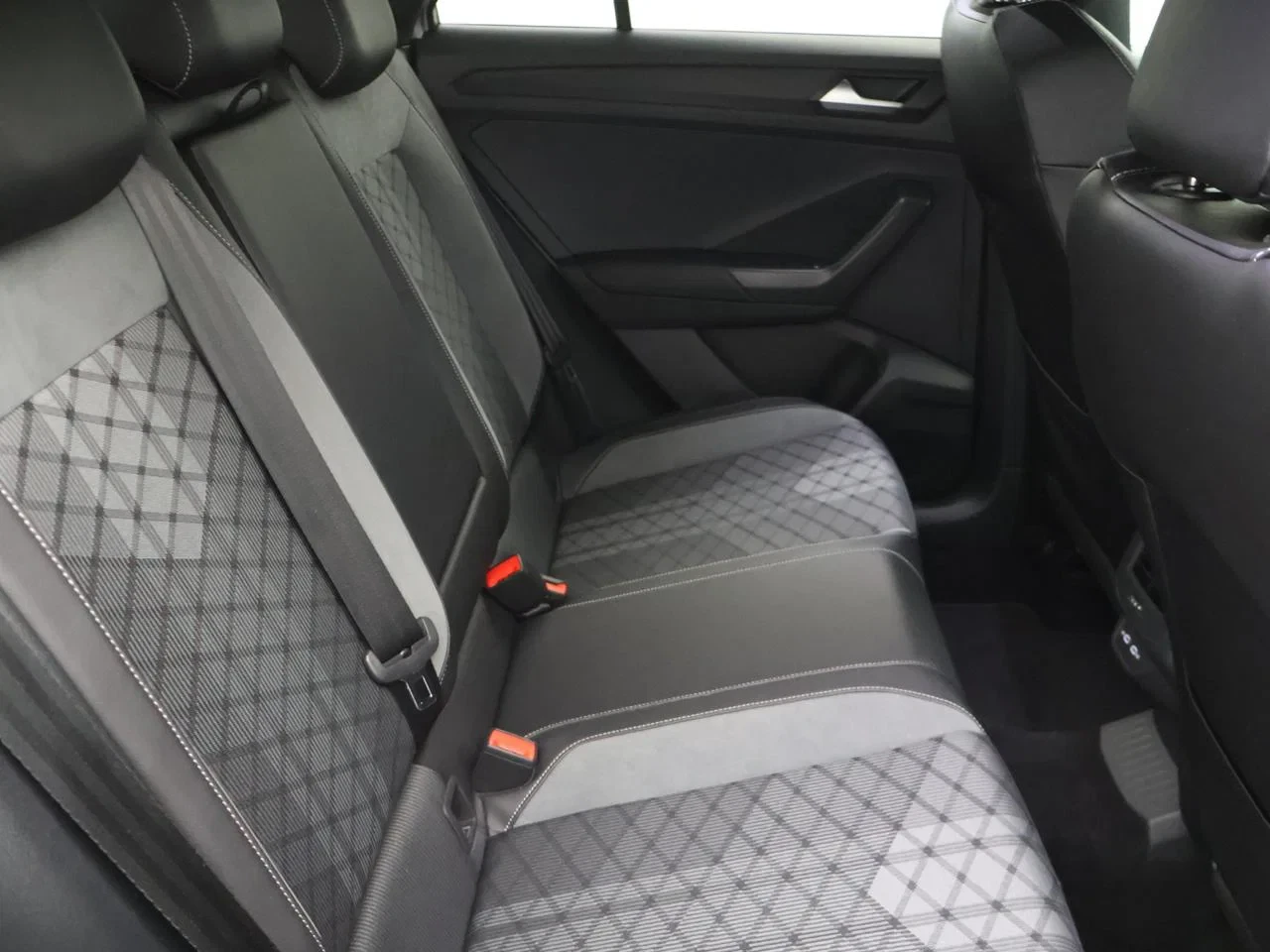 Volkswagen-T-Roc-image-3