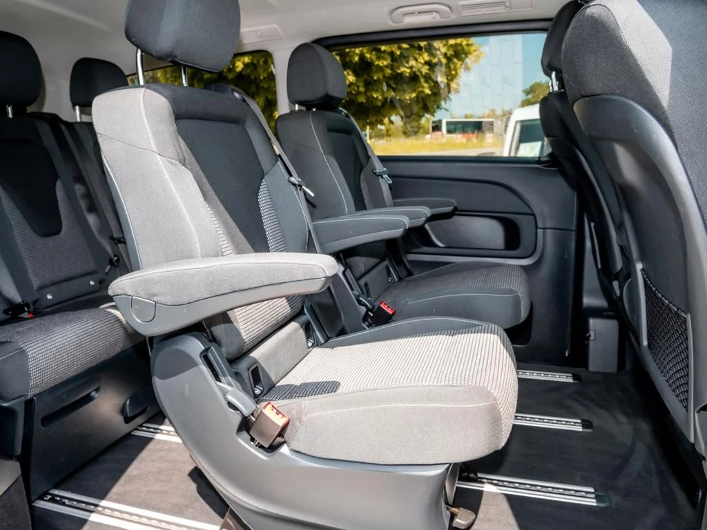 Mercedes-Benz-V-Klasse 220-image-11