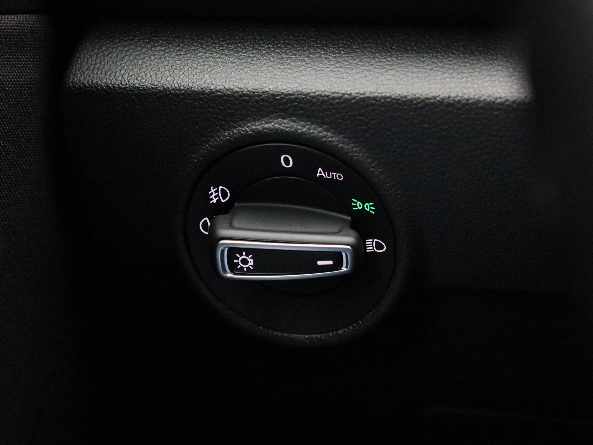 Volkswagen-T-Roc-image-23