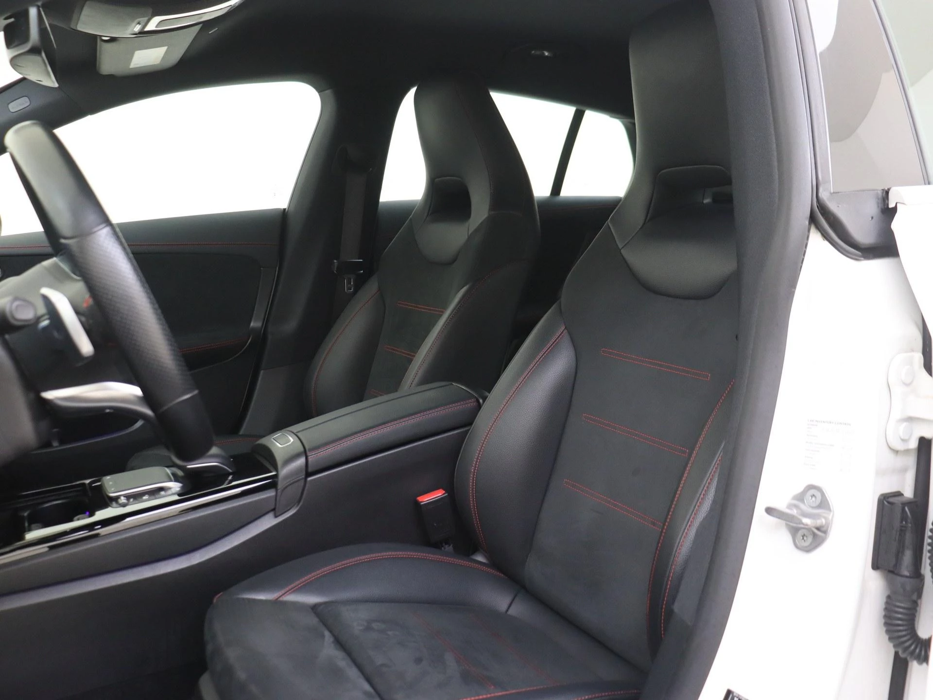 Mercedes-Benz-CLA-image-13