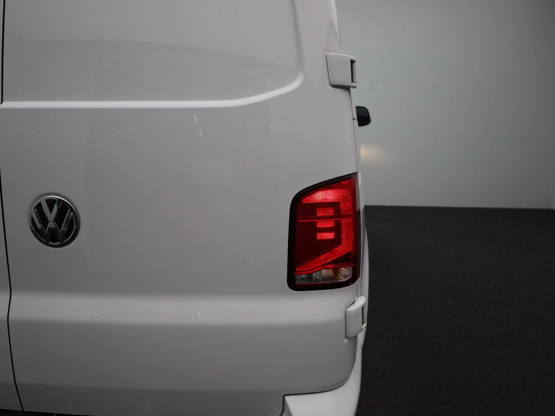 Volkswagen-Transporter-image-26