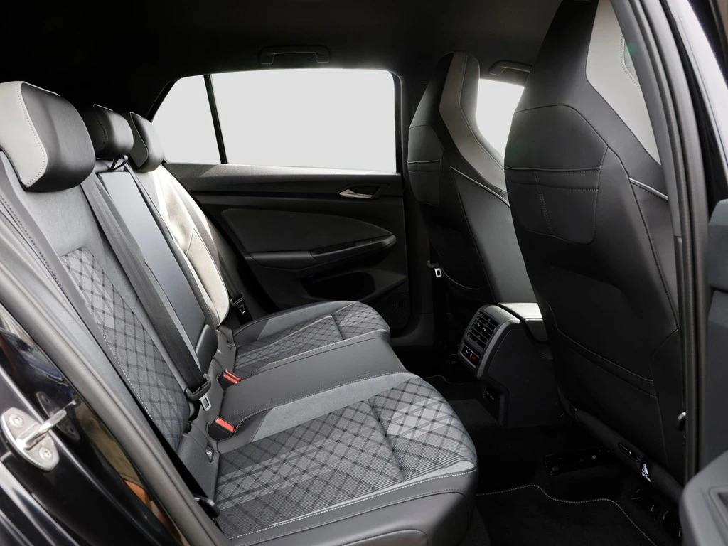 Volkswagen-Golf-image-8