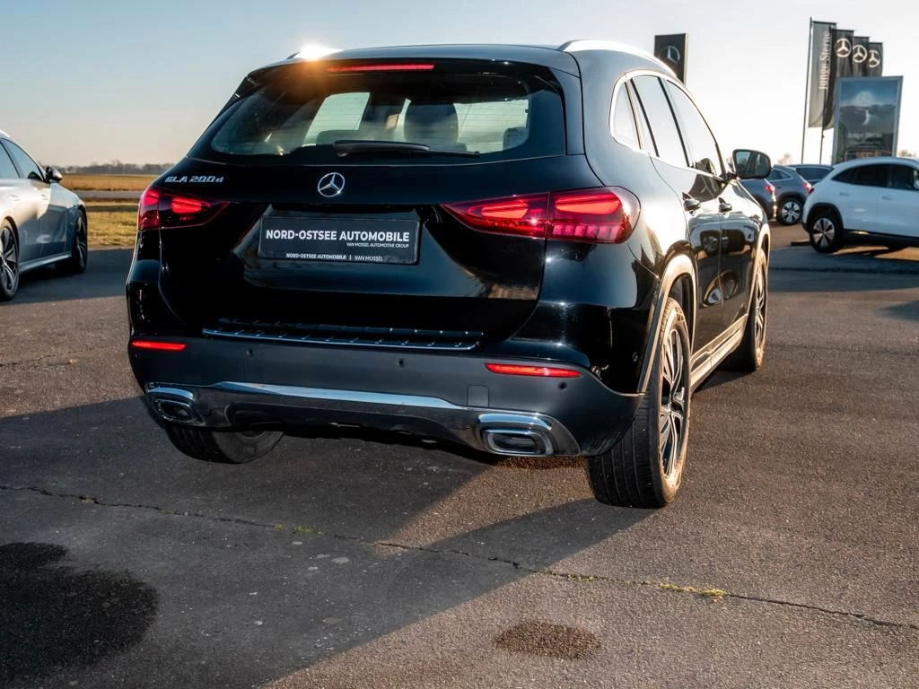 Mercedes-Benz-GLA 200 d-image-5