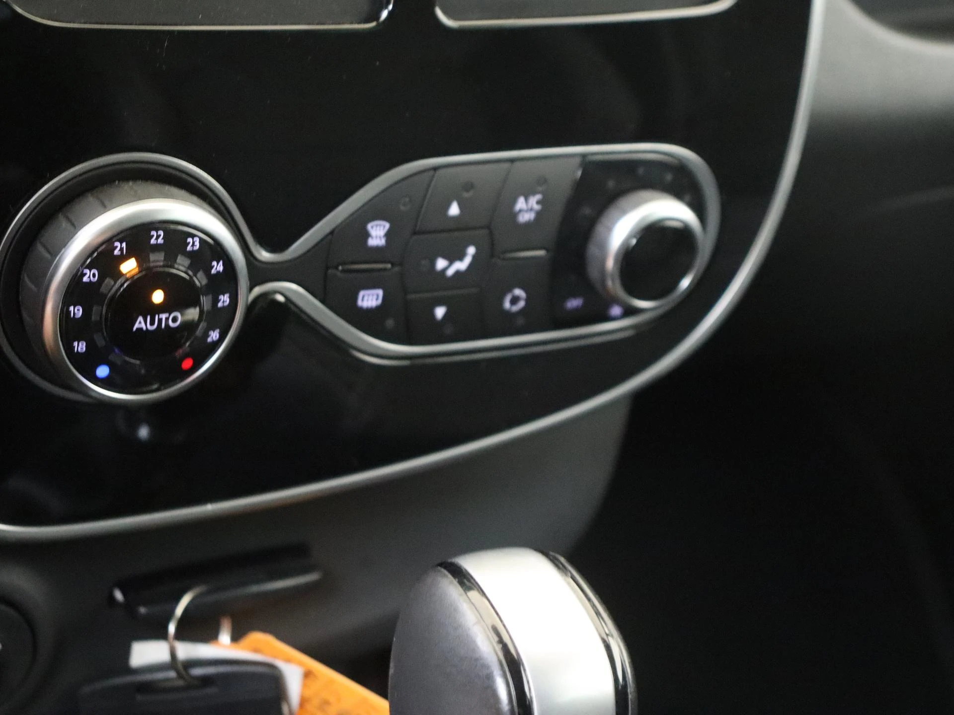 Renault-Clio-image-18