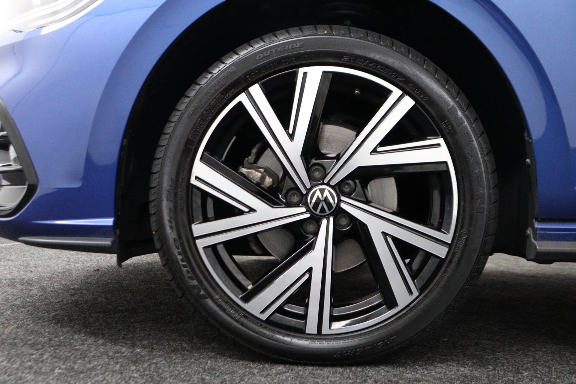 Volkswagen-Polo-image-12