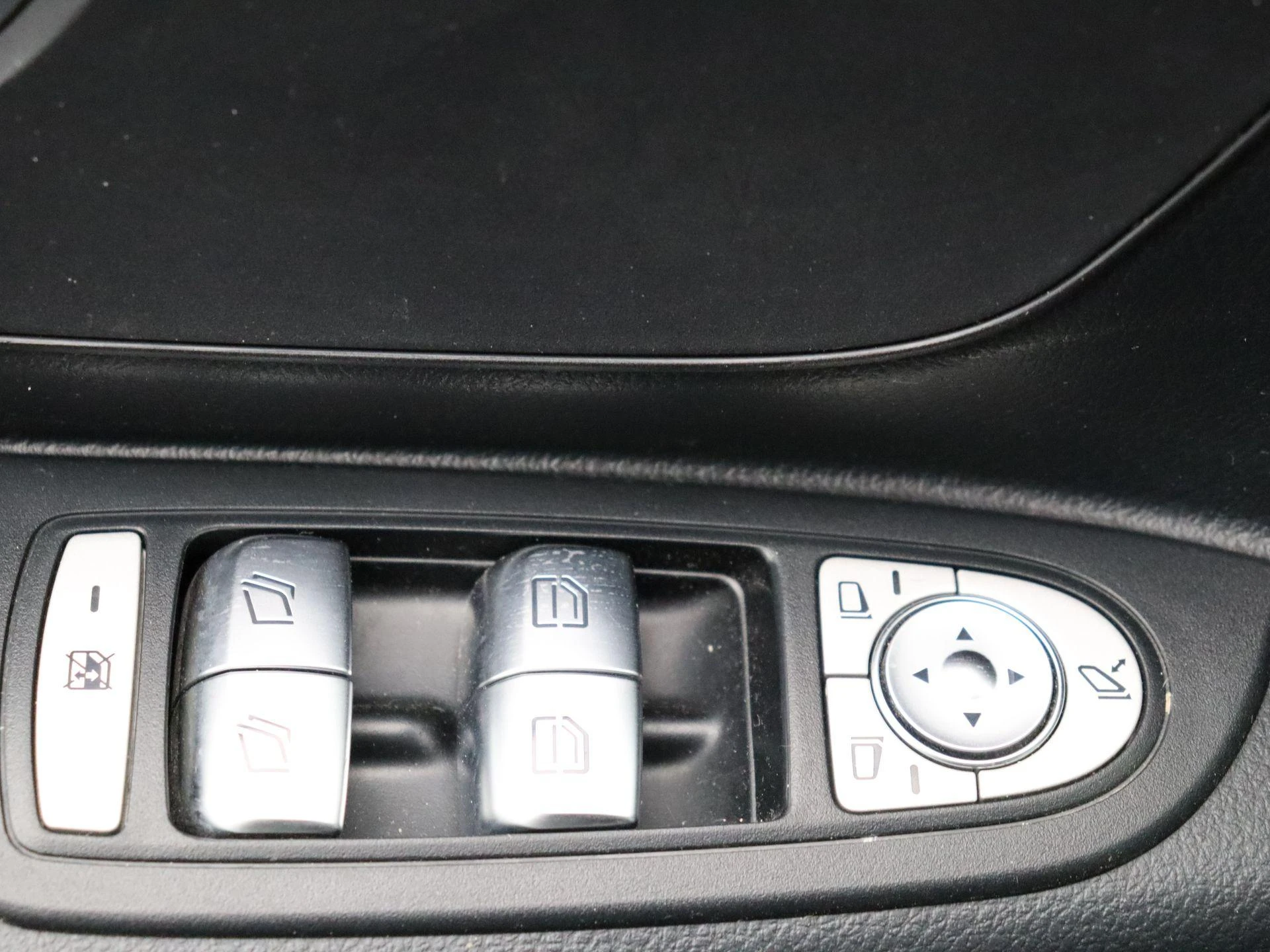 Mercedes-Benz-Vito-image-8