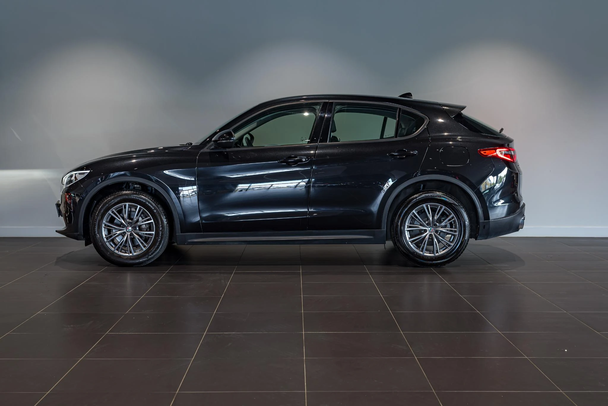 Alfa Romeo-Stelvio-image-4