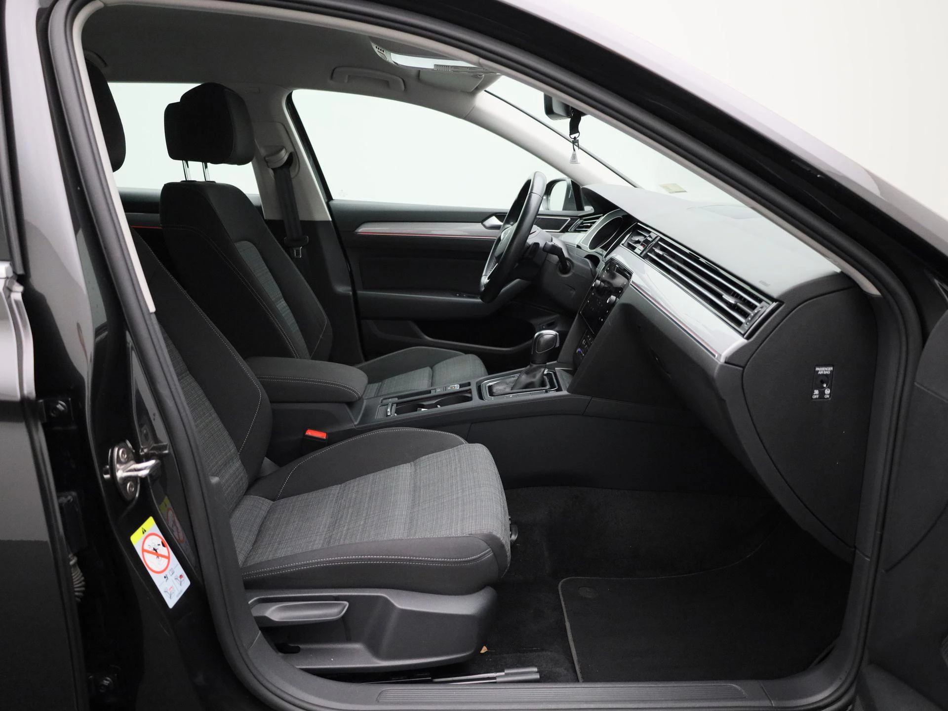 Volkswagen-Passat-image-30