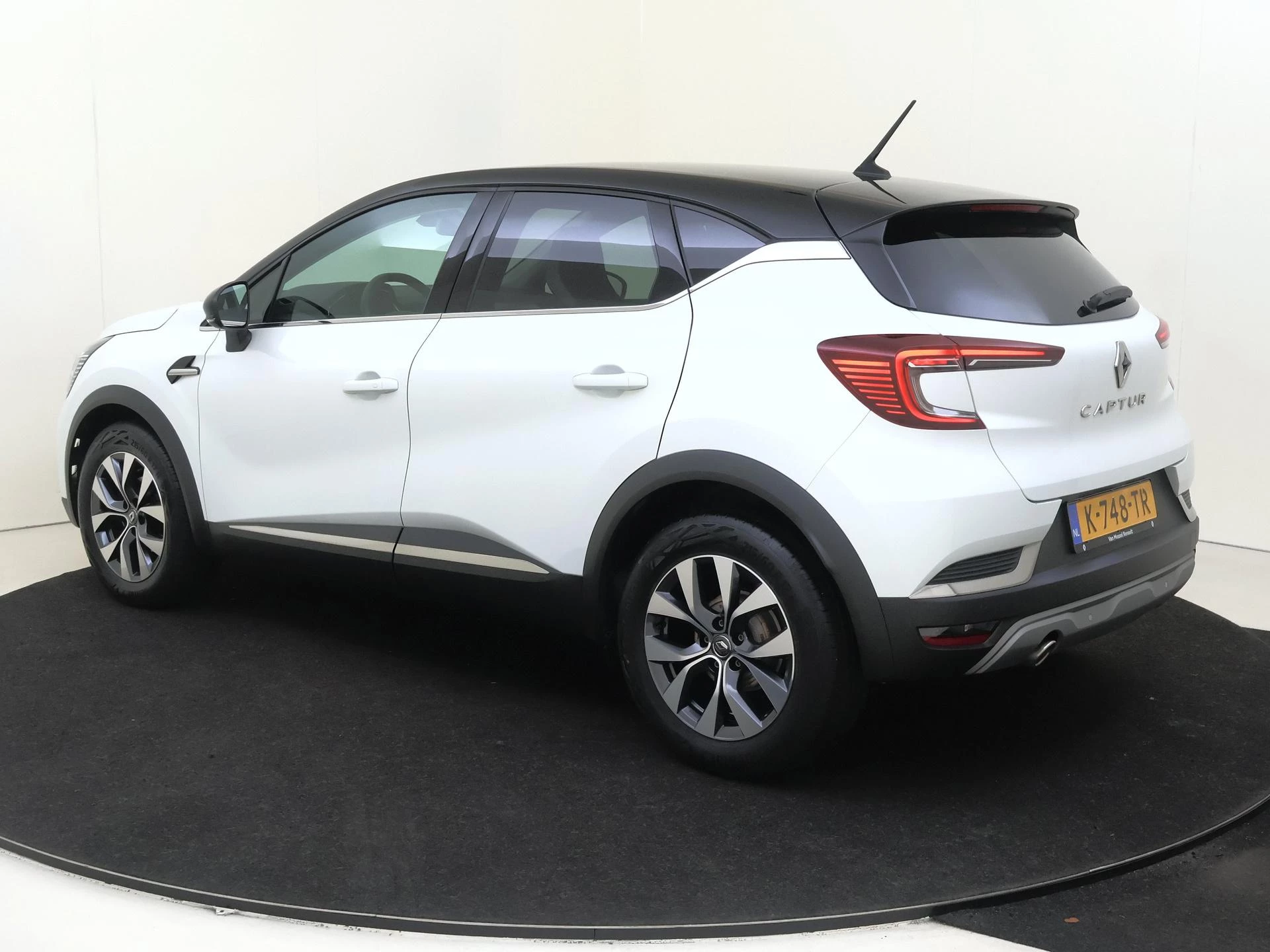 Renault-Captur-image-2