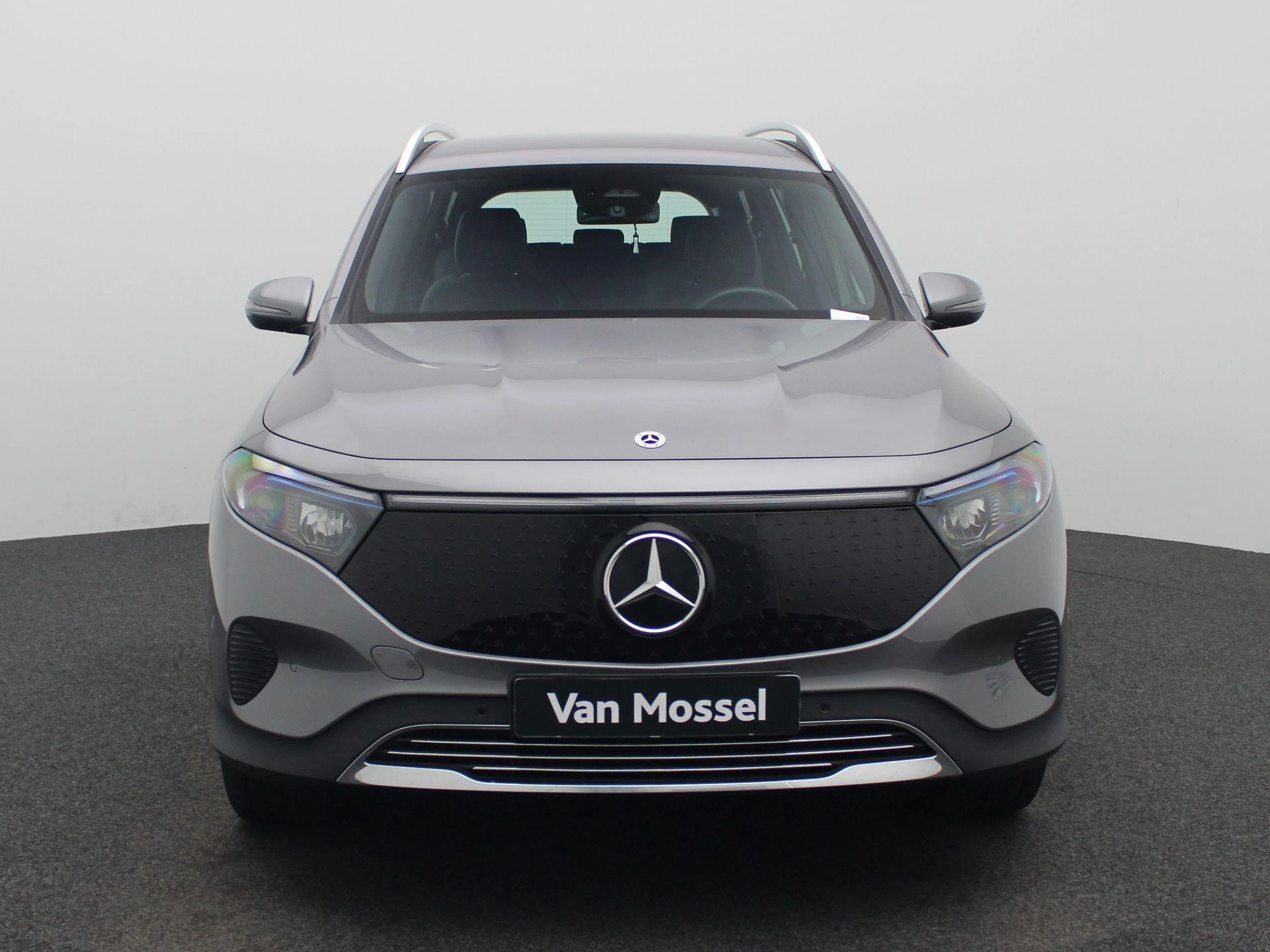 Mercedes-Benz-EQB-image-2