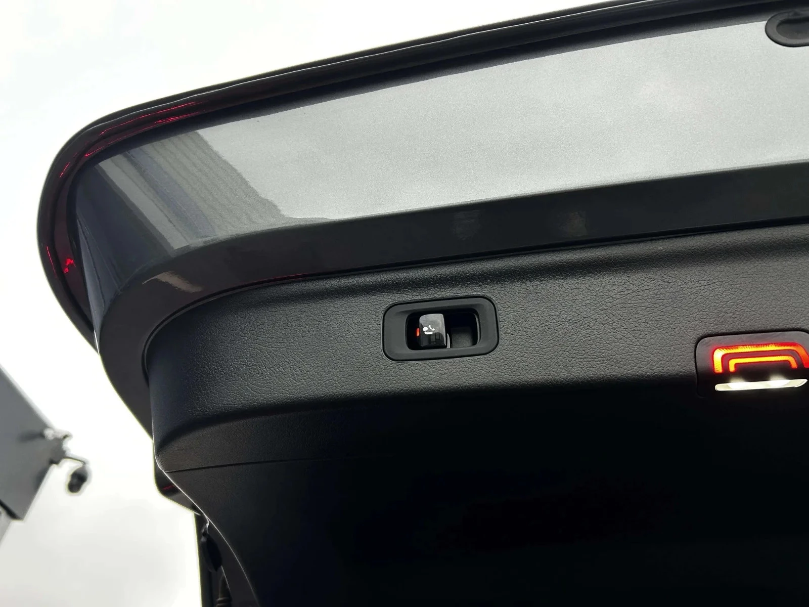 Mercedes-Benz-EQE-image-22