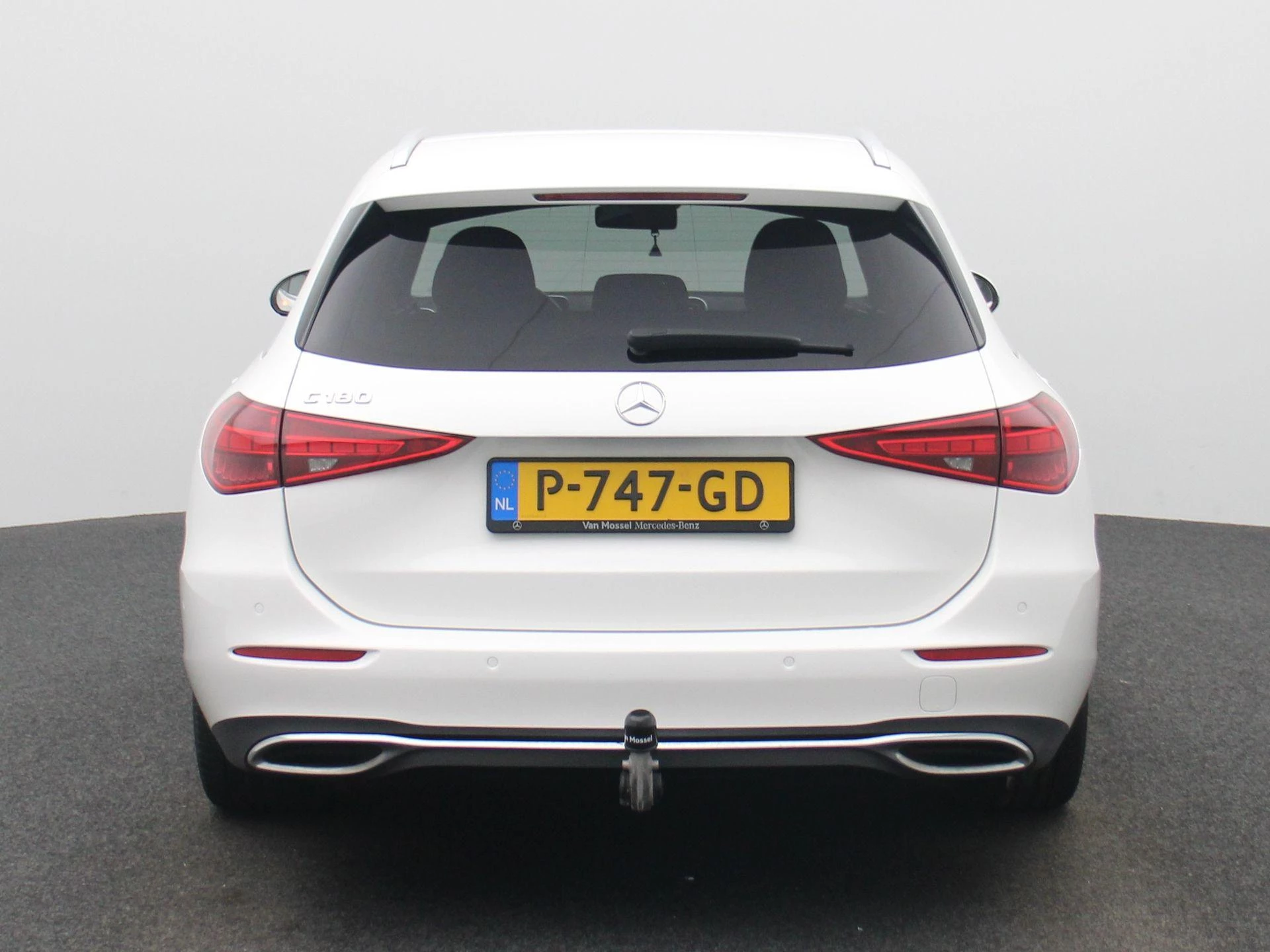 Mercedes-Benz-C-Klasse-image-4