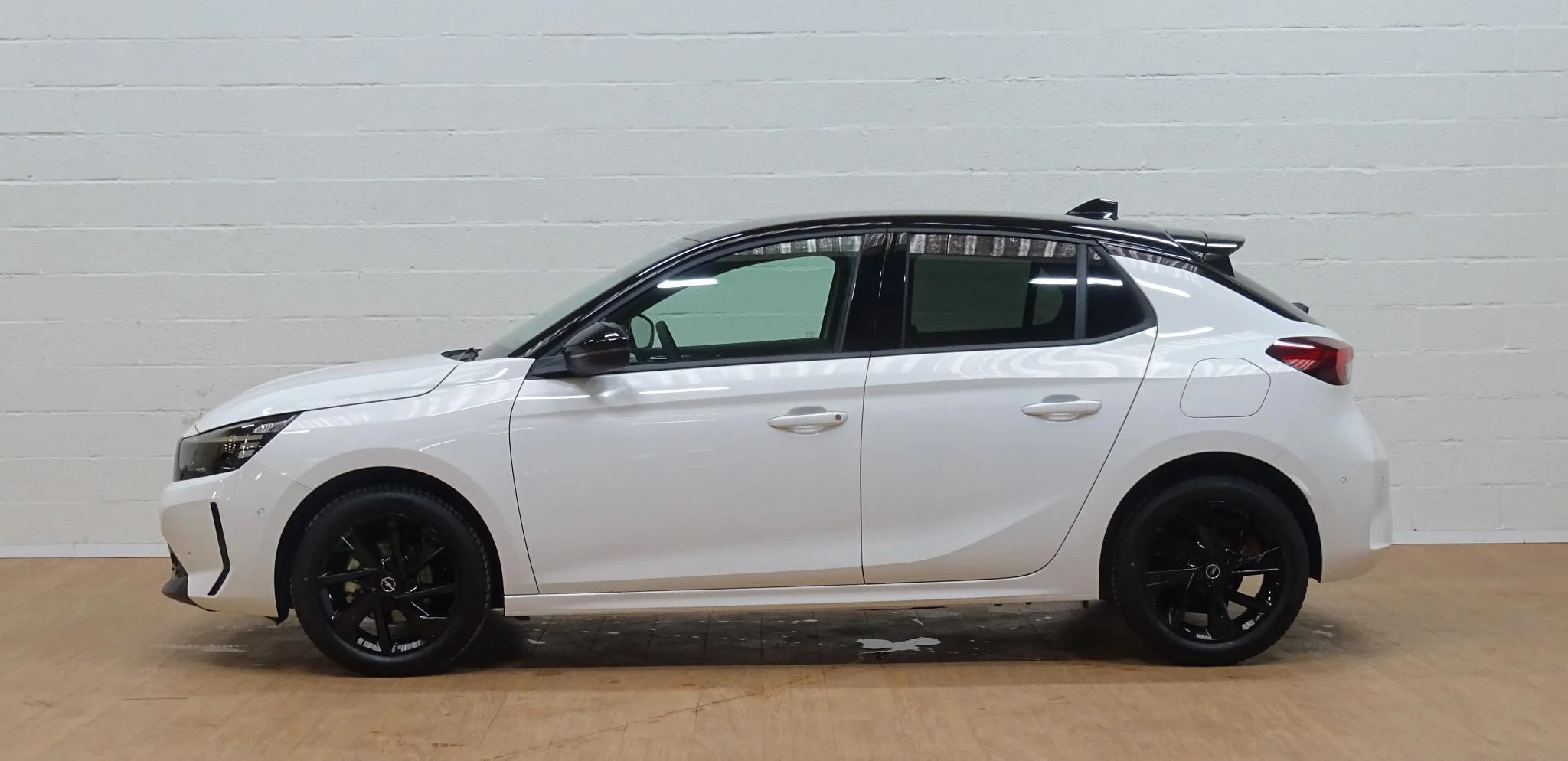 Opel Corsa 1.2 GS +gps+camera+park pilot