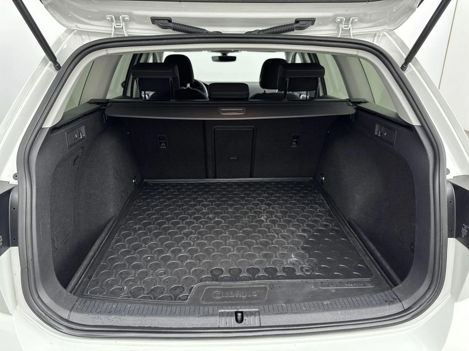 Volkswagen-Golf-image-21