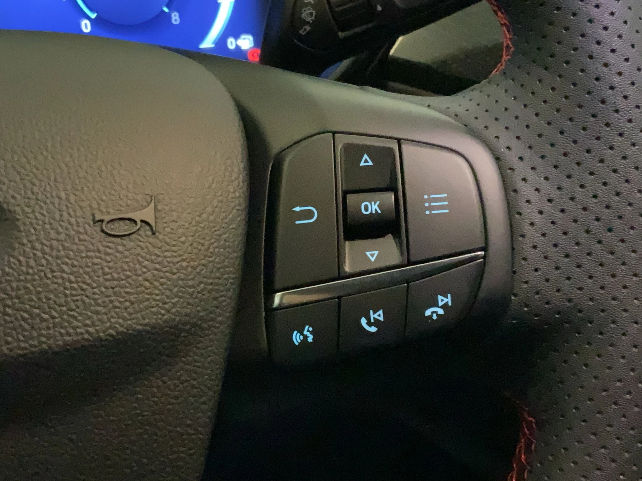Ford Kuga ST-Line X*PANO*AHK*KAM*ACC*NAVI*SOUND-SYS. LED Pano SHZ 4xSHZ