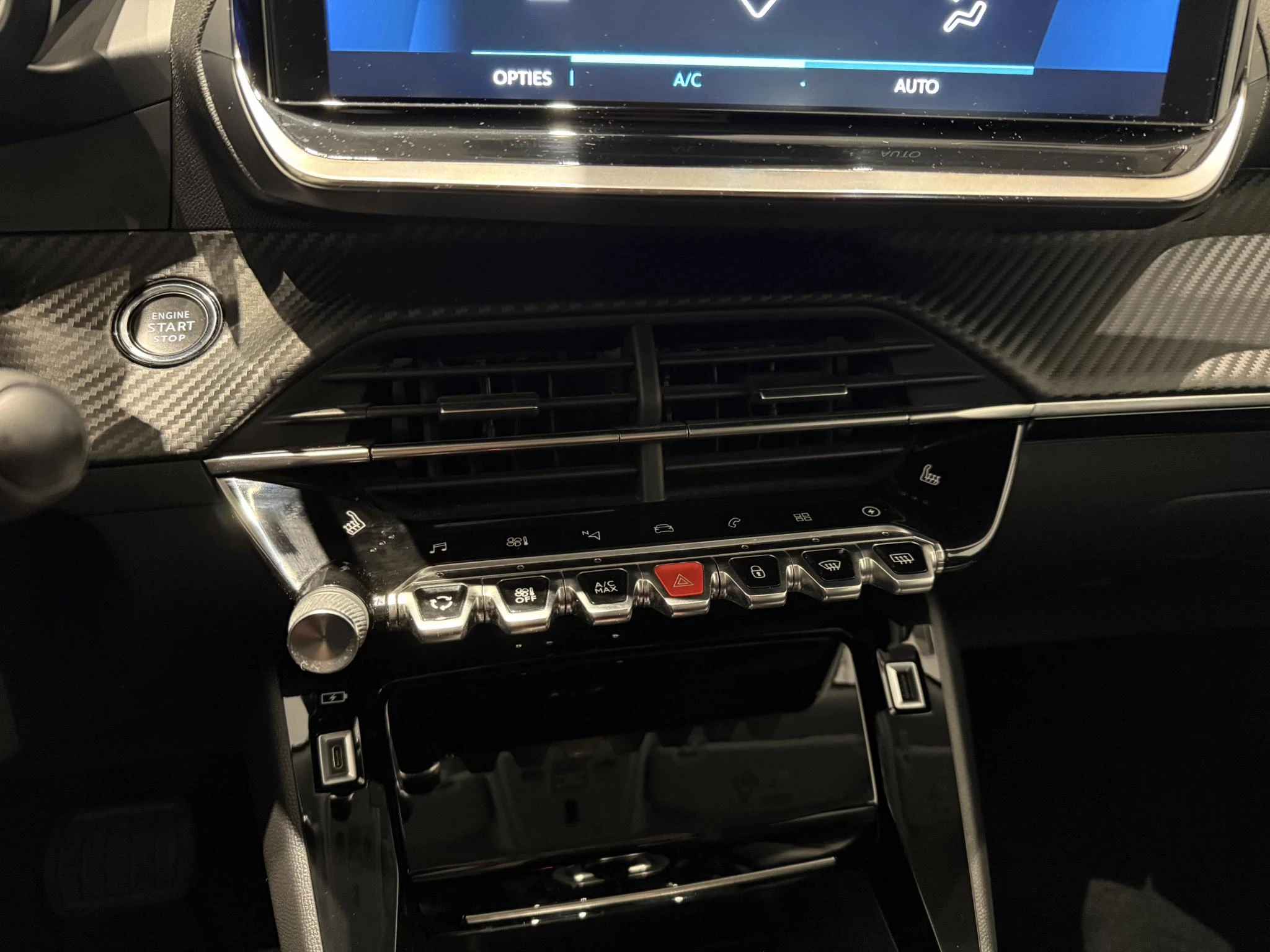 Peugeot-e-2008-image-19