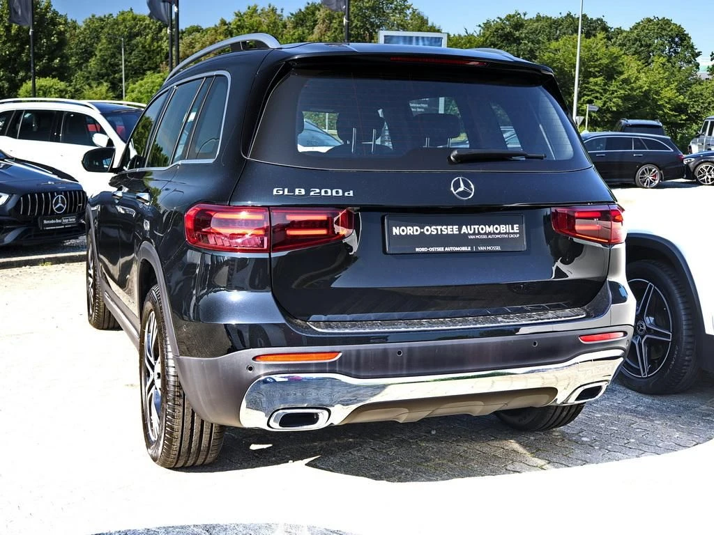 Mercedes-Benz-GLB 200 d-image-5
